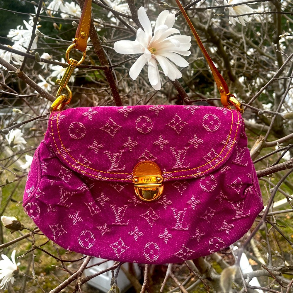 Vintage Louis Vuitton mini bag , great condition.